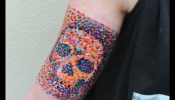 فسيفساء الحبر: تجميع أفكار تصميم الوشم المثيرة للاهتمام معًا