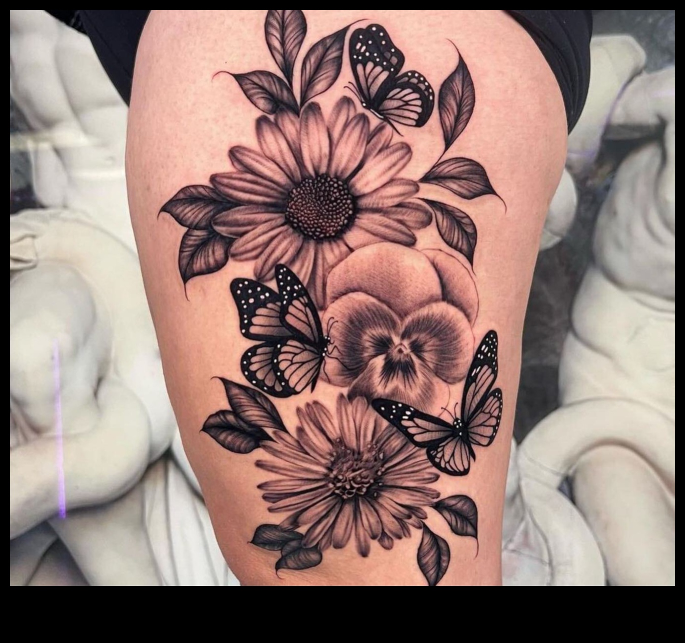 الجمال الهادئ: اكتشف عالم فن الوشم البسيط والدقيق