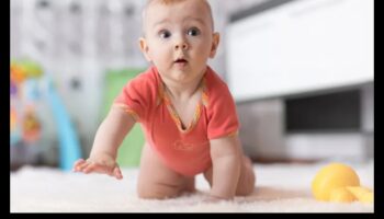 اللعب السلمي: ضمان سلامة الطفل مع كل حركة