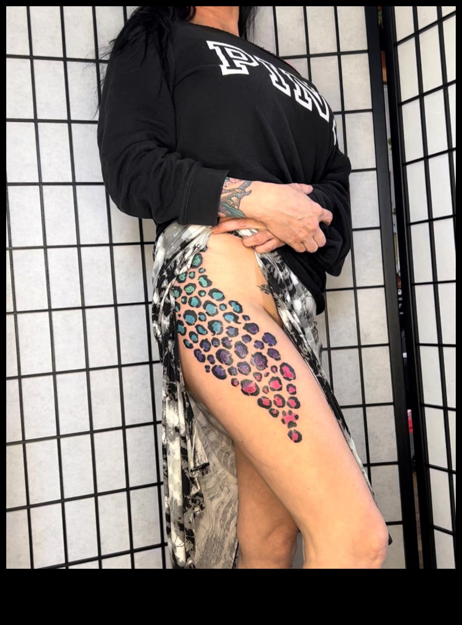 قماش معبر: أسلوب راقي مع روايات وشم جريئة