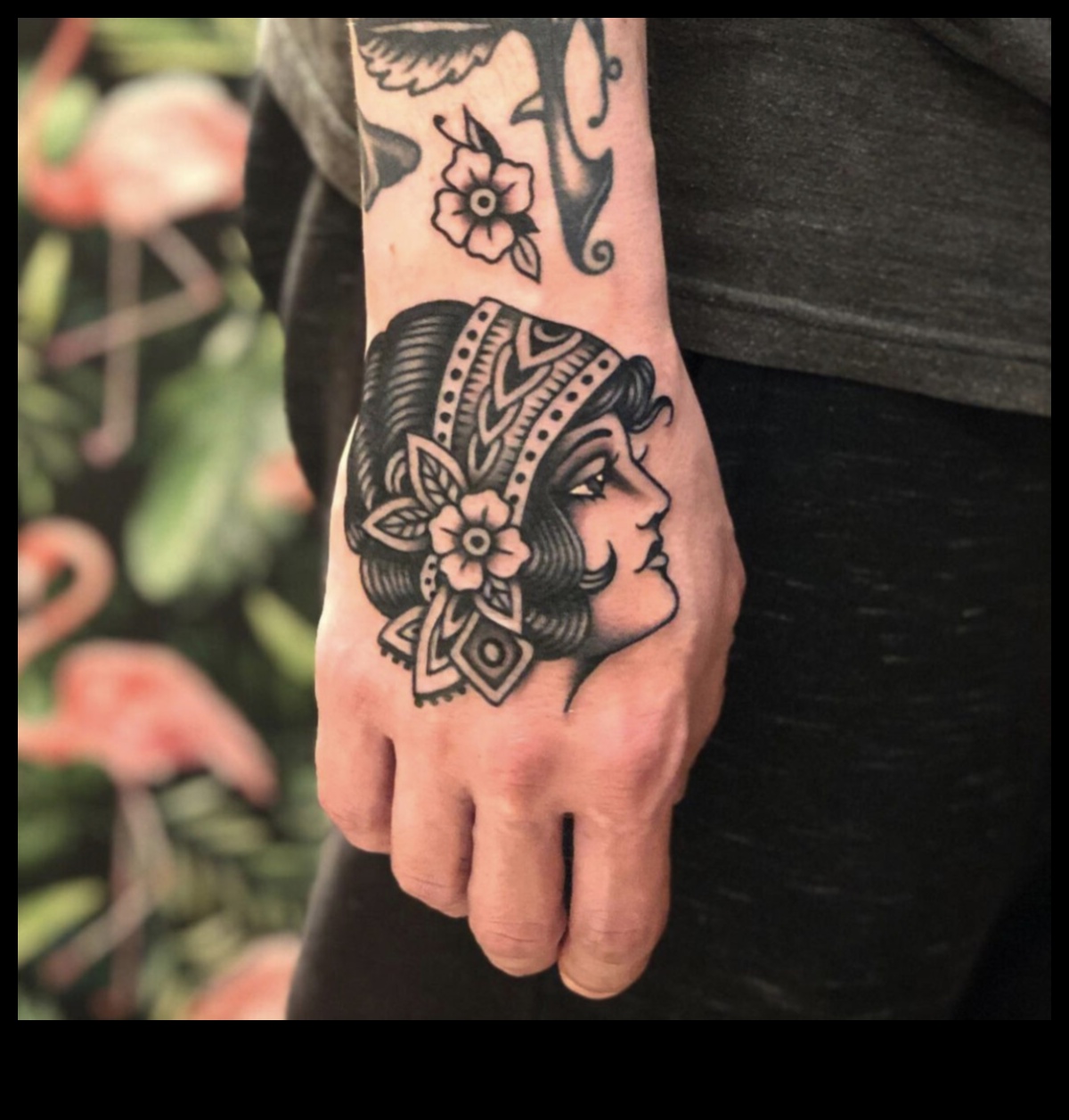 آفاق مخفية: اكتشاف سحر الوشم الذي لا يقاوم