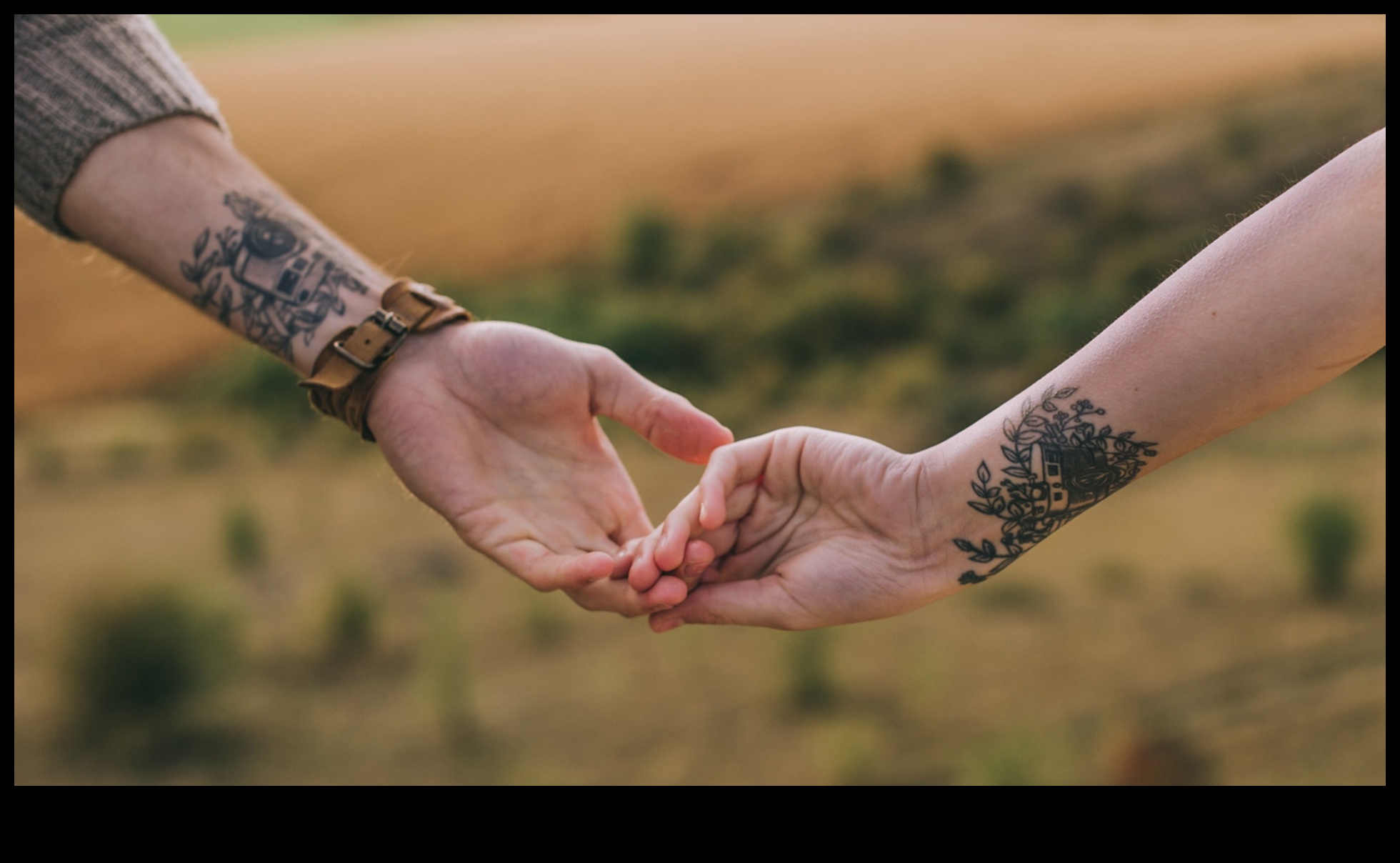 الرومانسية الموشومة: التعبير عن الحب من خلال الوشم الزوجين