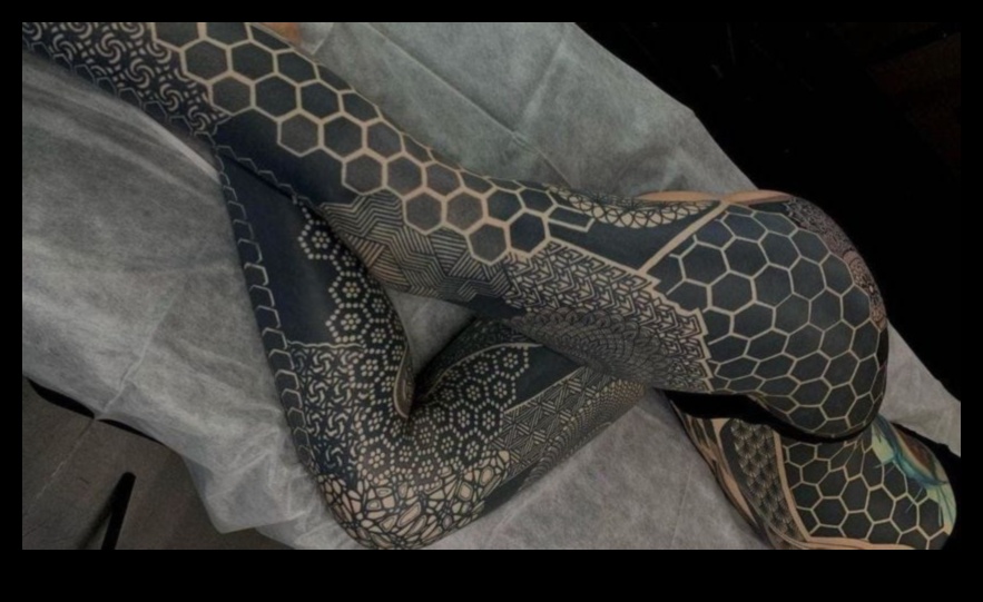 قصص الجلد: سجلات الهوية في ثقافات الوشم المتنوعة